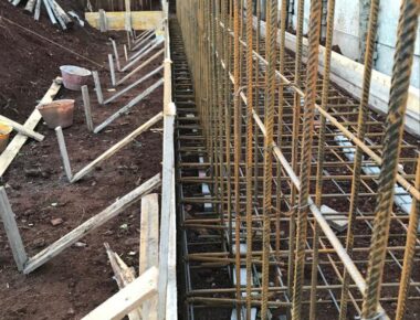 Armatura in ferro per fondazioni in costruzione.