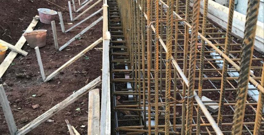 Armatura in ferro per fondazioni in costruzione.
